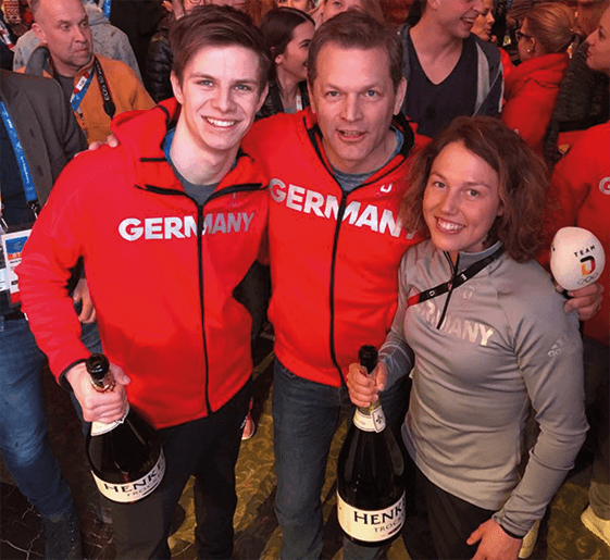 Sektstimmung mit Tom Meiler TV-Moderator Tom Meiler im deutschen Haus