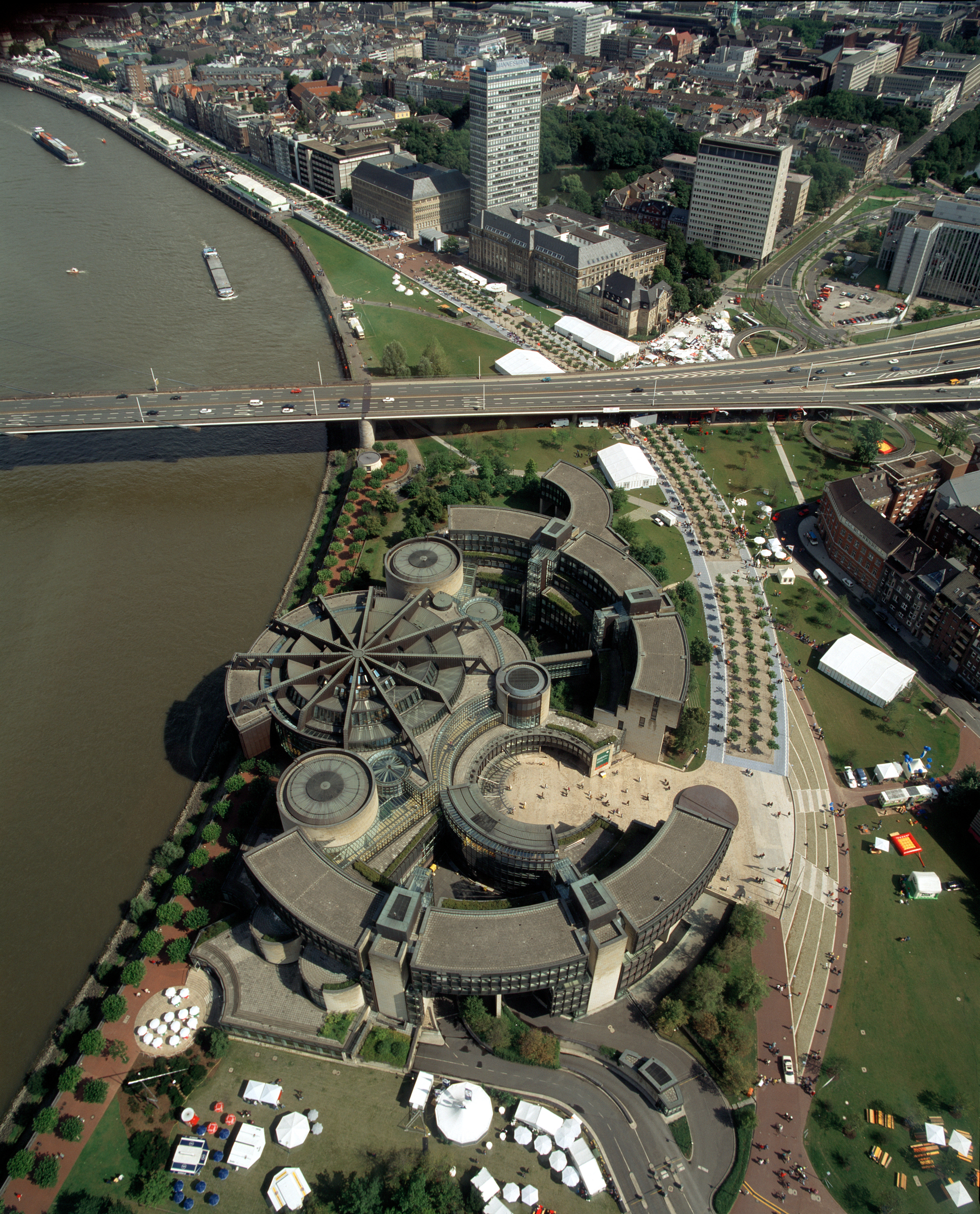 A0601_2952_021_landtag von oben